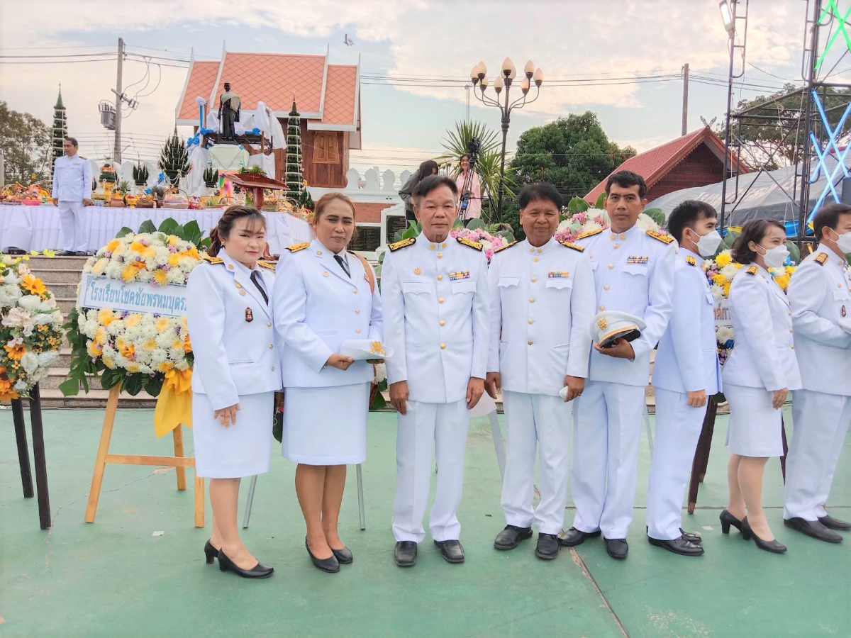 พิธีวางพวงมาลาสักการะดวงวิญญาณท่านท้าวสุรนารี และพิธีอัญเชิญองค์พระคันธารราฐไปประดิษฐานยังหอพระ